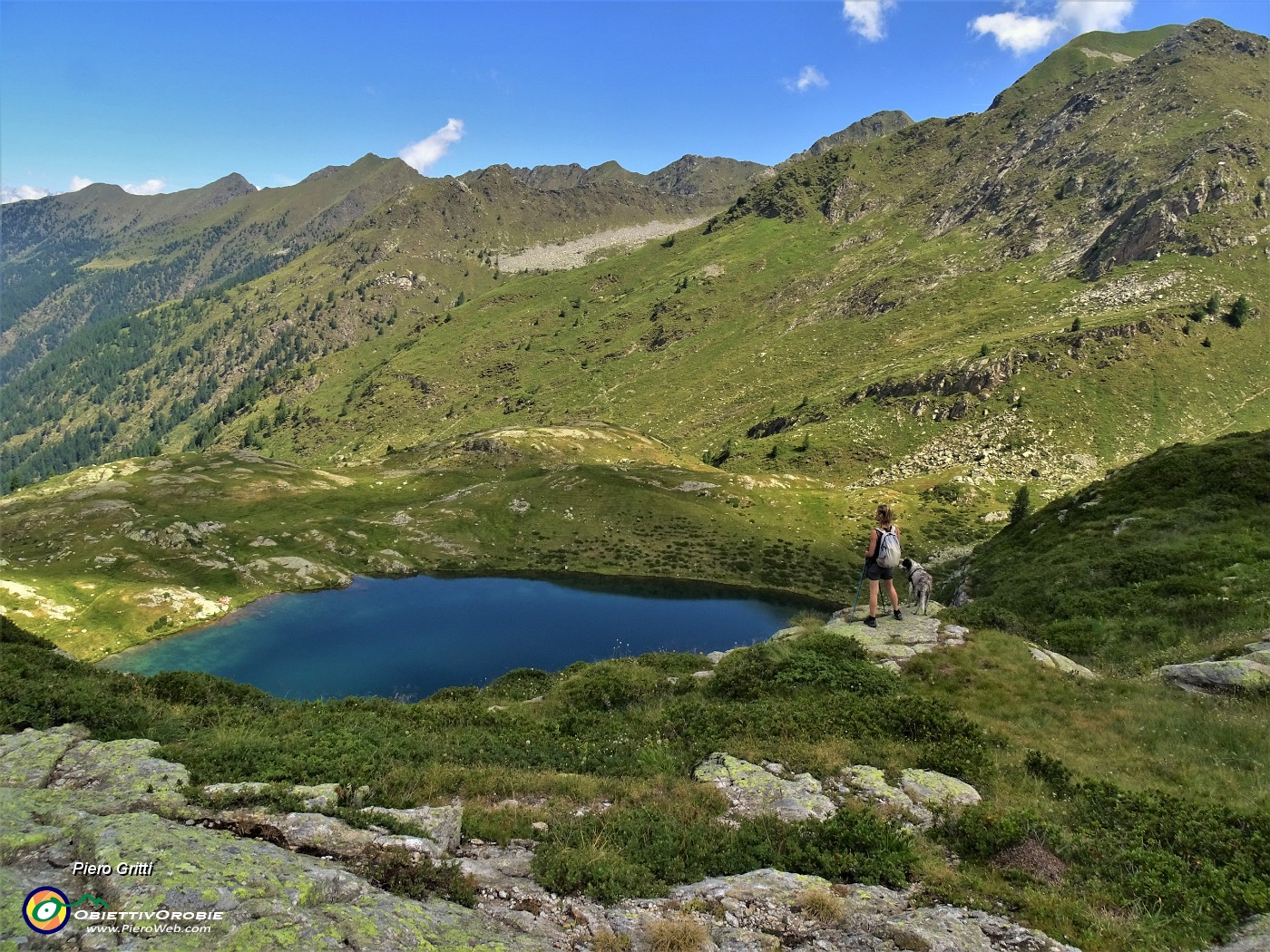29 Dai pressi del Lago di Sopra (2095 m)  vista sul Lago Grande  (2030 m).JPG